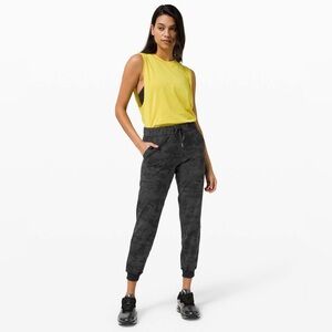 On the fly lululemon joggers camo